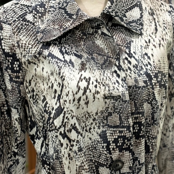 NWOT Anthropologie Helene Berman Snake-Printed Trench Coat, Size Medium - Picture 3 of 12